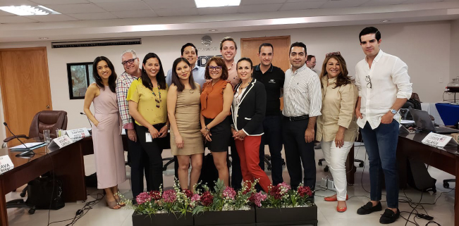 Expertos del Proceso de Inmersión Internacional y equipo de especialistas del CIDESI en el desarrollo del proyecto CEVINTEQ (CIDESI Querétaro, 2019) 